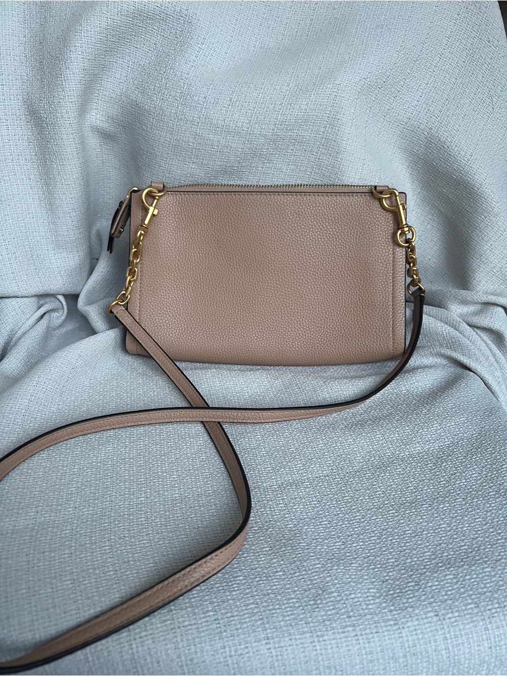 Tory Burch Taupe Pebbled Leather Logo Crossbody with Gold Hardware - Picture 4 of 12